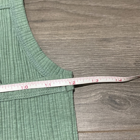 American Eagle. cropped tank top - Picture 5 of 7